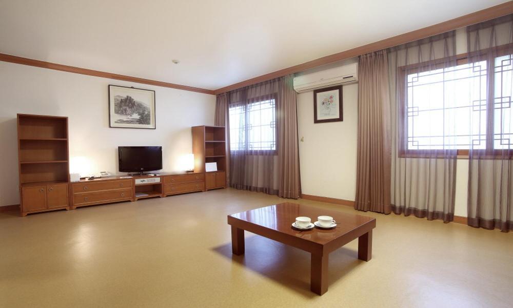 Admiral Hotel Geoje Buitenkant foto