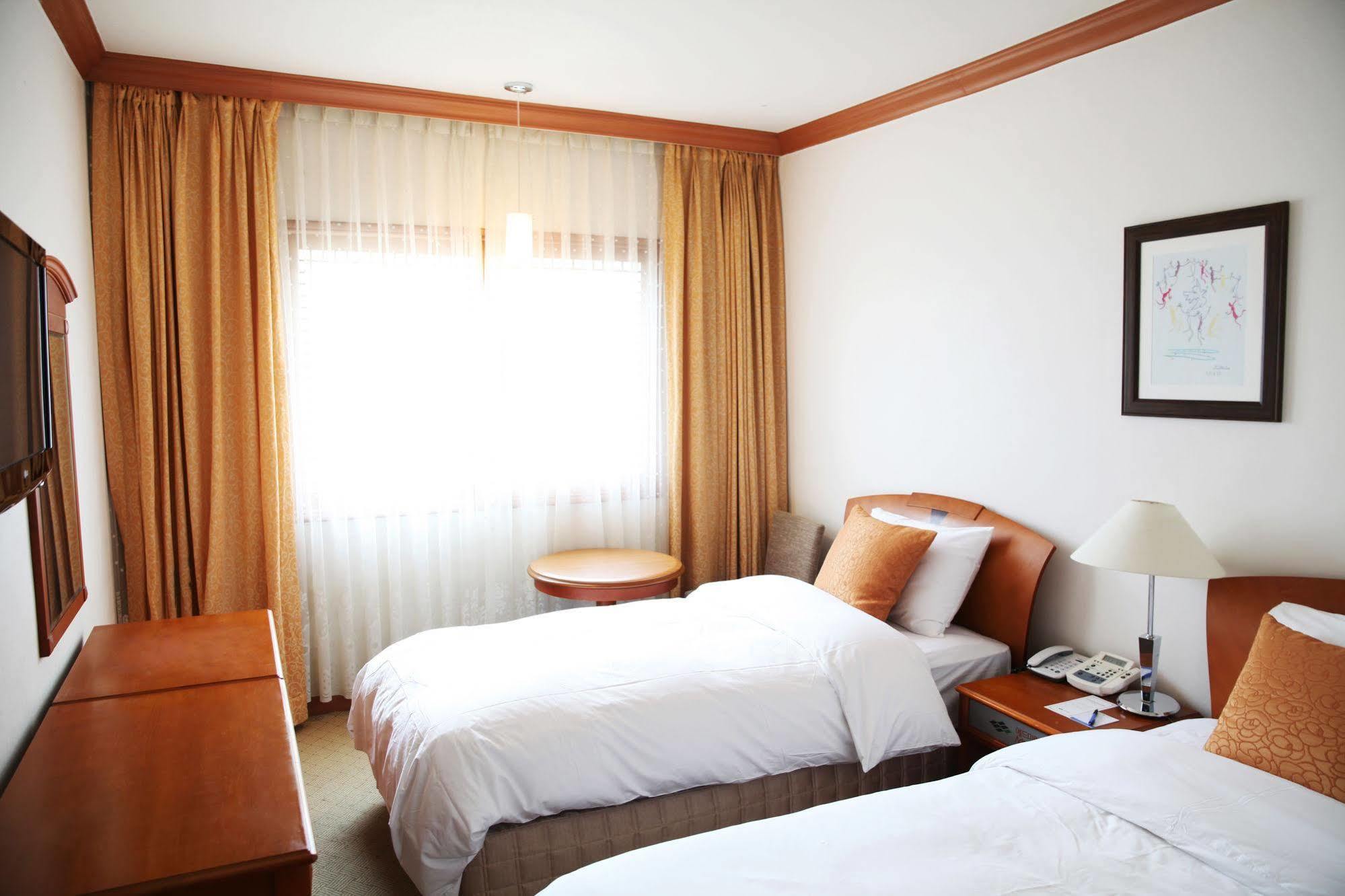 Admiral Hotel Geoje Buitenkant foto