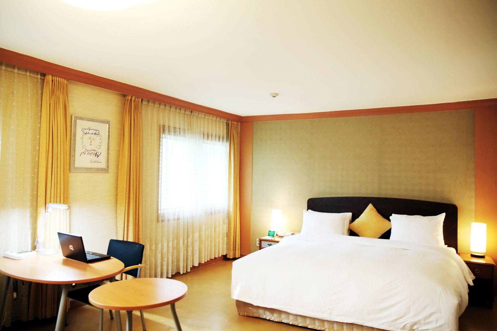 Admiral Hotel Geoje Buitenkant foto